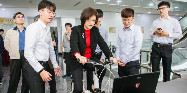 教育部动真格了。新规明确：小学一至六年级，全面取消跨校联考…