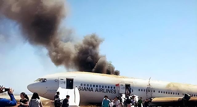 为何发生空难时，航空公司宁可赔掉几十亿，也不许乘客跳伞逃生？