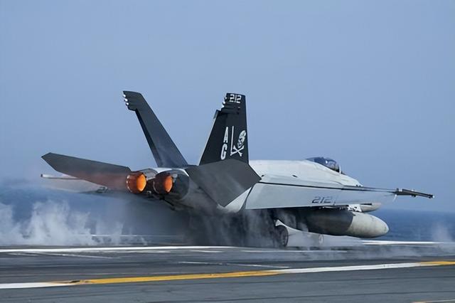 美国先进战机坠入南海，中国提议免费帮忙打捞，伤害不大侮辱极强