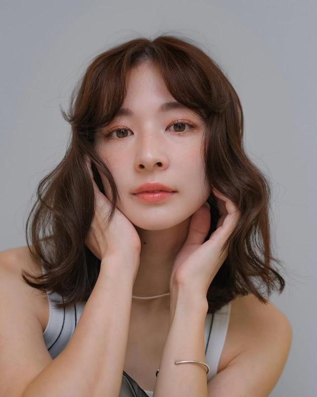 2025及肩发型推荐｜22款中短发修饰脸型灵感