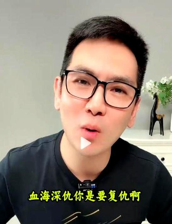 反华势力出现？北京男子跪舔日本。诋毁《南京照相馆》，央媒怒批