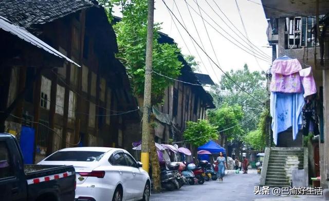 民国时期遗留老街道，曾是合川最热闹的街巷，至今保留着原汁原味
