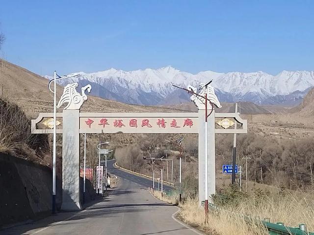 肃南秘境：祁连山下的小城藏着比张掖更野的丹霞与守护雪山的民族