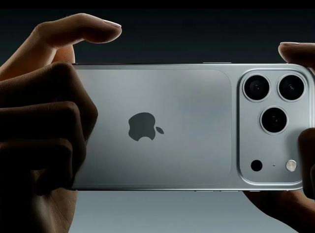 续航逆天！iPhone17 ProMax将搭载苹果史上最大电池！