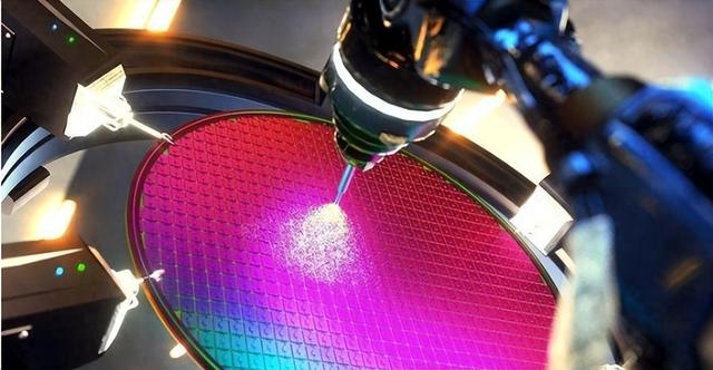 特朗普尴尬了，美国设计好的芯片，82%自己造不了，得靠中国