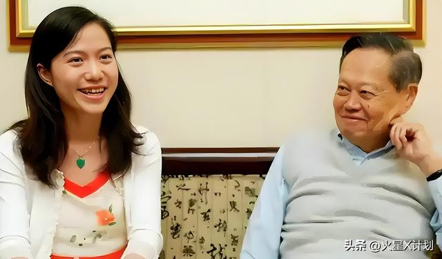 杨振宁告别仪式上	，49岁翁帆近照曝光，原来杜致礼亲妹真的没说错