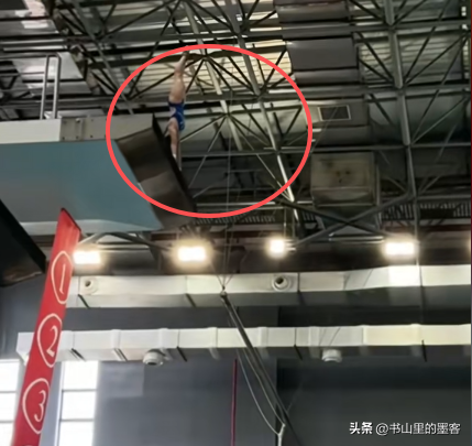 宣布复出不到一周，全红婵罕见出席挂牌仪式，身材基本已恢复如初
