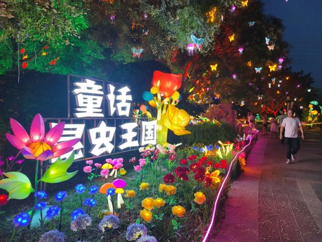 刷爆朋友圈的童话秘境！点击开启蘑幻夜花园观“光”图鉴