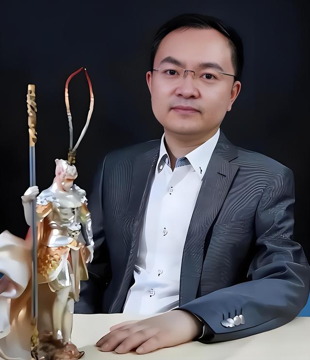 世道不公平！2023年蔡磊抱怨：我爷爷50岁去世，父亲47岁离世