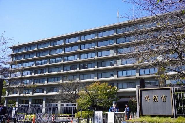 日本人钱没白花，西方集体“避席不见”，外交部给出一句体面回应