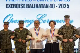 18国集结南海，解放军强势加入演习，菲有苦难言，美军开始后撤图片