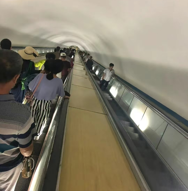 船员朝鲜出行，南浦港再给机会，沿途遇哄抢一幕，令我今生难忘