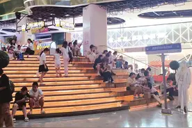 出门5分钟，流汗2小时……高温“蒸煮”， 你有去“避暑胜地”纳凉打卡吗？图片