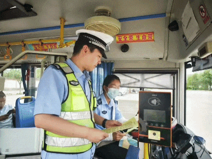 平安之夏·畅游河西丨护航甘青环线游 张掖公安交警沉浸式宣传获点赞