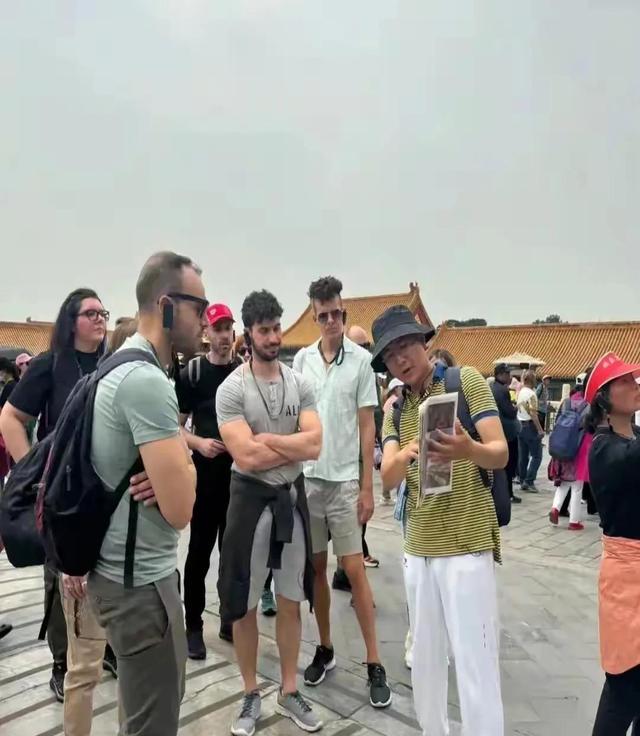 大量日本游客涌入北京，打着旅游幌子不去旅游不吃美食，为啥来？