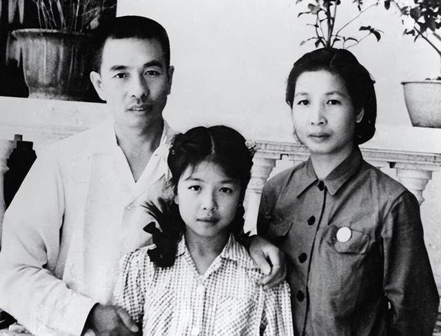 她曾任中组部副部长，怒批副主席汪东兴，直呼毛主席为“老毛”