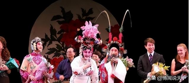 吃里扒外、永不回国？带30名演员留美不归，如今年过花甲归来