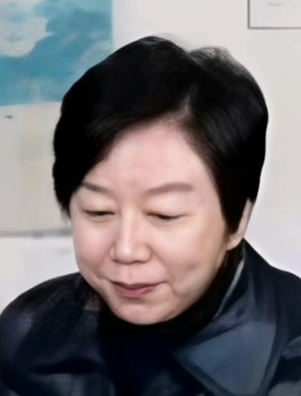 开始清算？逃到英国两年，许家印前妻再迎2大噩耗	，儿子也遭牵连