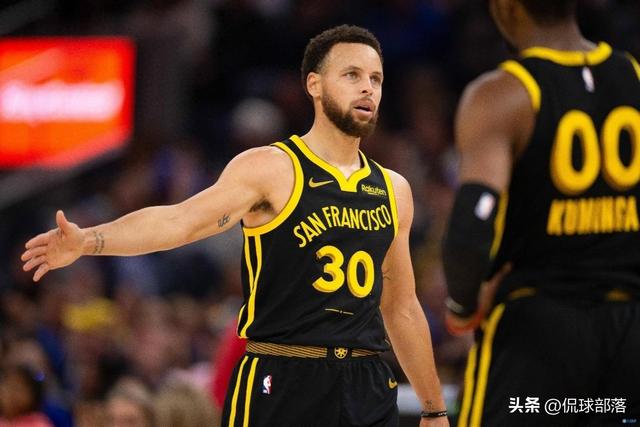 NBA西部半决赛：99:88勇士险胜，库里伤退，3人表现太差，3人满分