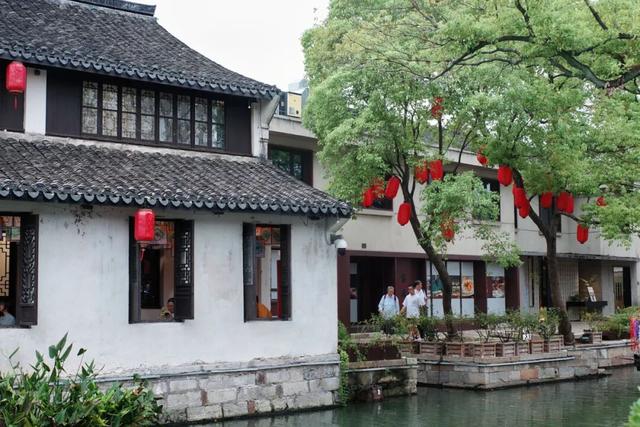 挖到一座人少好吃又清净的小城，现在买票出发还来得及！