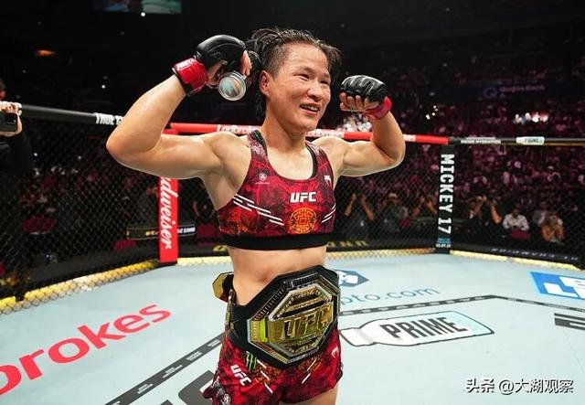 张伟丽升重挑战UFC蝇量级冠军失败：“没能赢下比赛非常抱歉，我已经尽力了	”