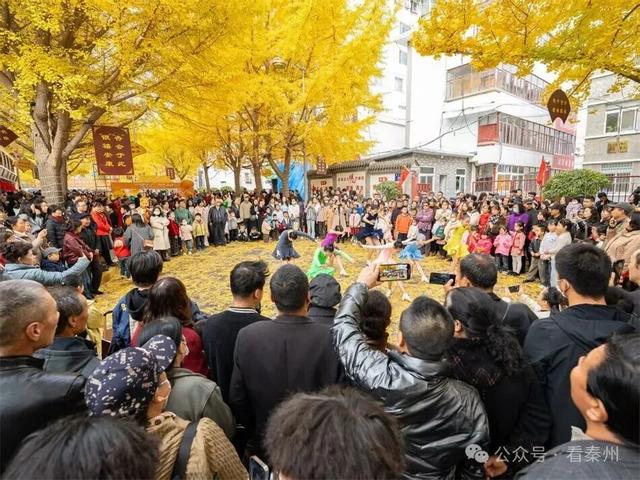 比人山人海还火爆的场面！就在天水“黄金大道”…