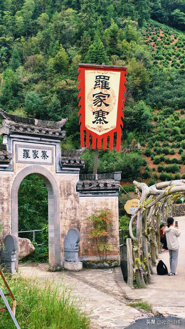 黄山脚下藏着“华东最高原生态湖”！免费赏四季景，文人留有诗