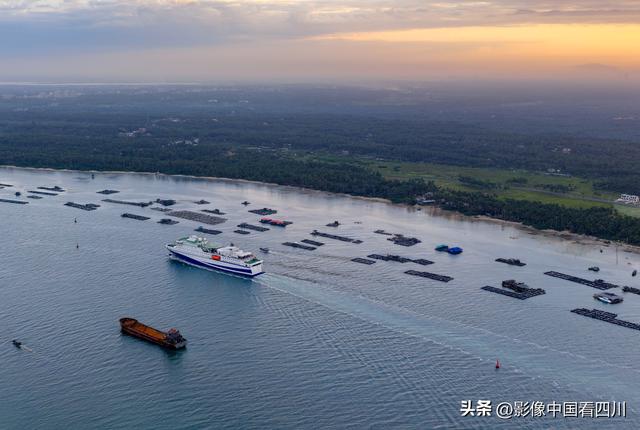 海南文昌：清澜海湾日出美景如画