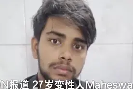 印度女子为与闺蜜结婚变性，求爱遭拒后烧死闺蜜，警方：其嫉妒闺蜜与男人说话，生日惊喜上用铁链锁住对方图片