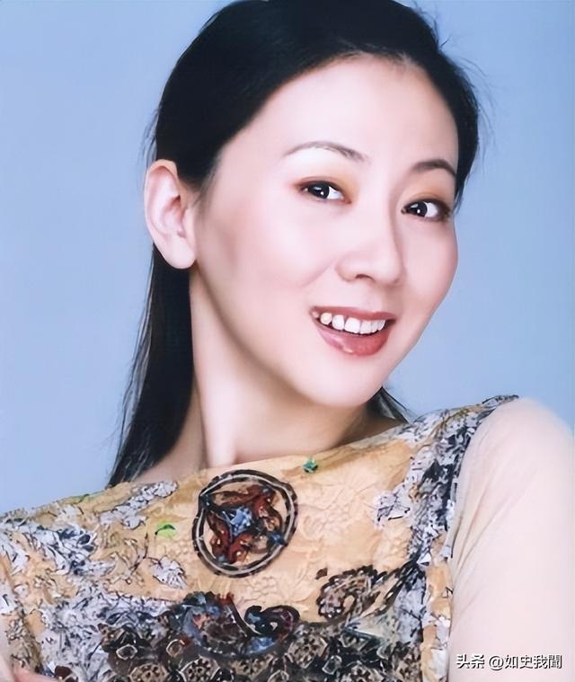 中国第一“裸模”汤加丽：走红后丈夫抛弃、父亲嫌丢脸，后来怎样