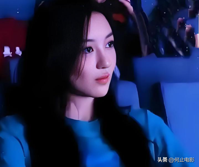 56岁王菲没想到，辛苦养大的唇腭裂女儿李嫣，早为亲爹李亚鹏争光