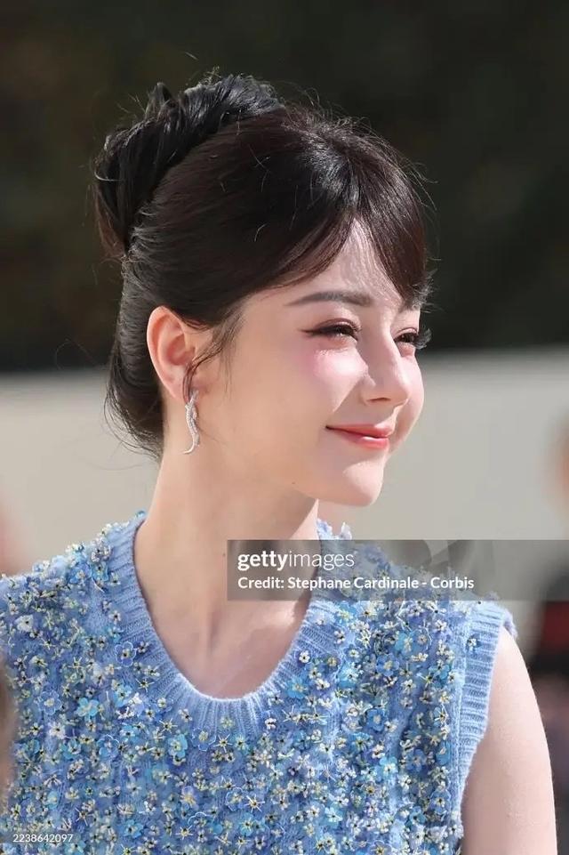巴黎大秀：热巴又土又美，Lisa三角区尴尬，周也显老，邓文迪升咖