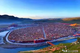 世界最大的尼姑庵——亚青寺图片
