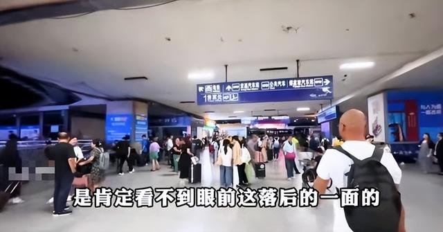 印度网红跑武汉穷游，专找破旧地方拍，想曝光中国贫穷落后的一面