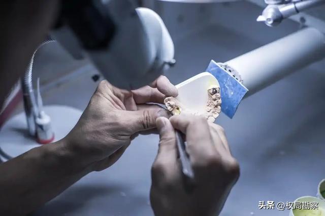 卖不动了？知名品牌巨头宣布降价，库存堆成山，囤货者亏惨了