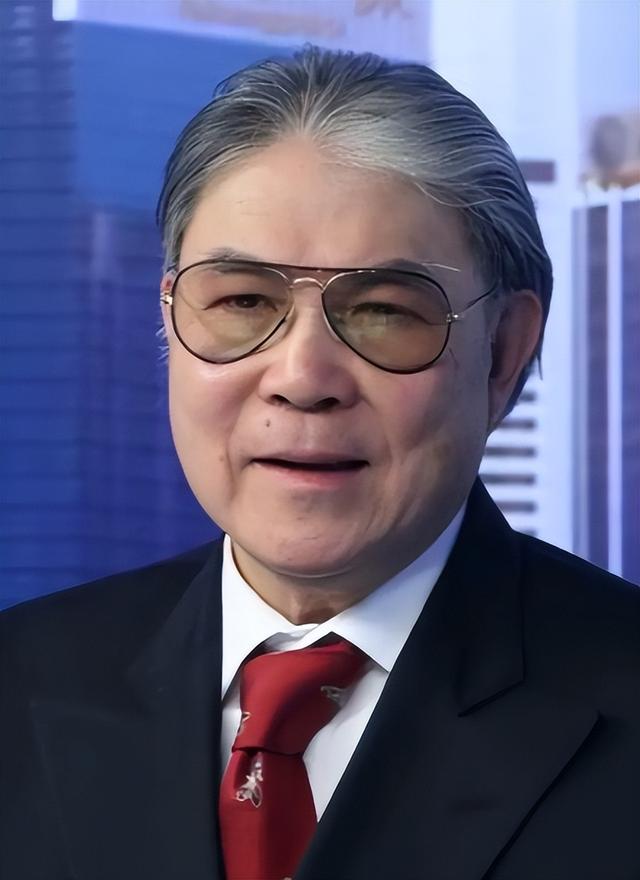 郭晶晶也没想到，79岁公公霍震霆再破天花板，让整个豪门圈沉默了