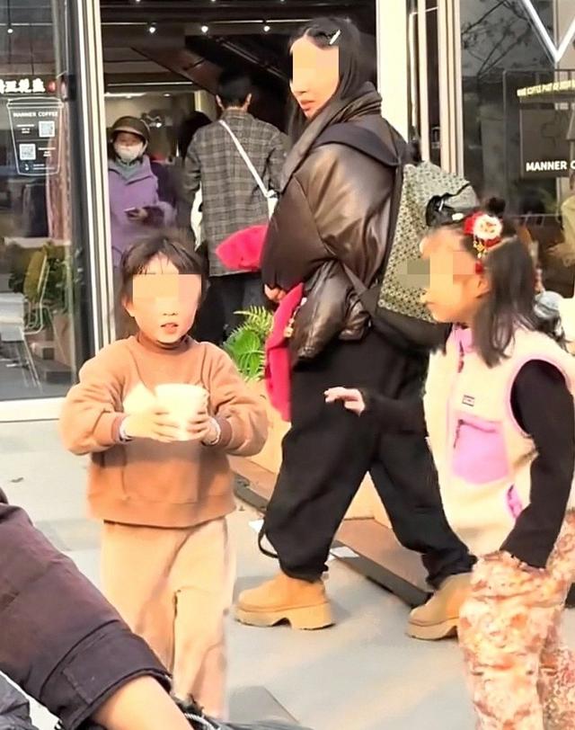 浙江女孩水杯被打翻后续：对方家长态度嚣张	，正脸被扒，警方介入