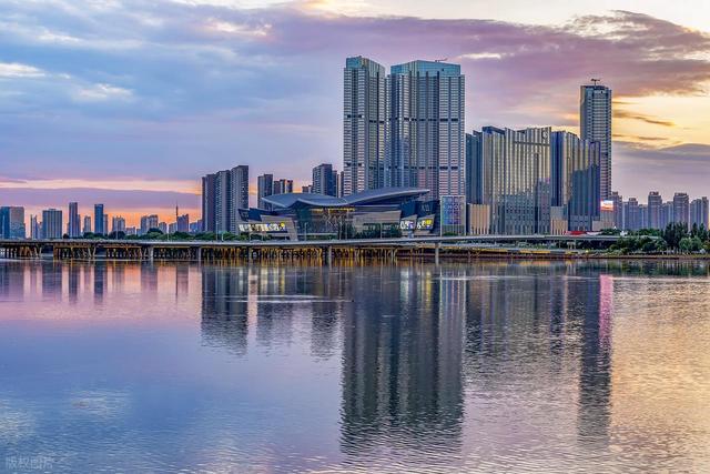 辽宁这座特大城市，是东北重要的交通枢纽，有8市共用国际机场！