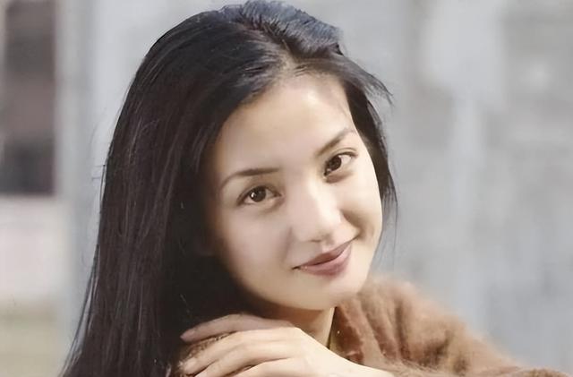 封杀四年，49岁赵薇突传消息，因胃癌去世传闻5个月前就真相大白