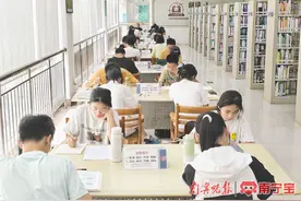 “一座难求”！咖啡店、付费自习室成市民“充电”新去处图片