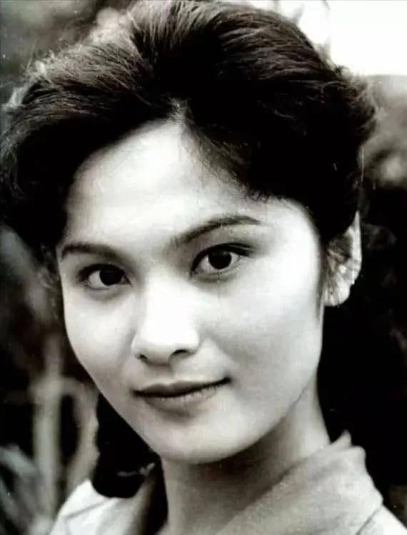 80年代家喻户晓的女演员，嫁给军委副主席儿子，离婚后混得如何？