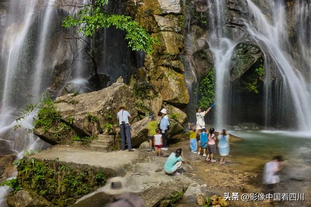 广东信宜：天马山引客来