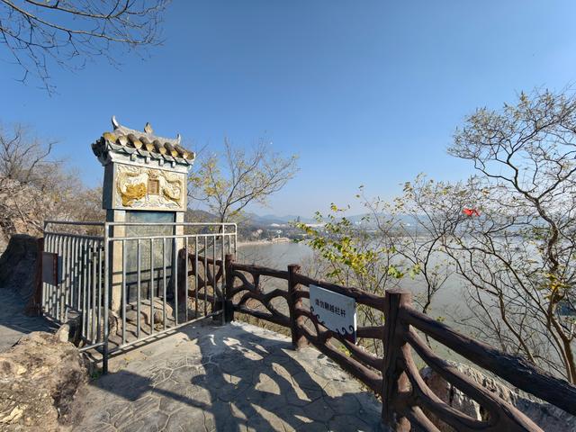 中流砥柱锁吴楚：登小孤山览六朝帝王文采风流