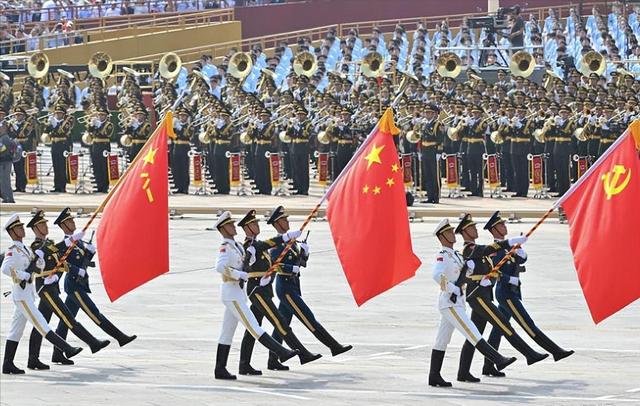 93阅兵解说员揭晓，不是康辉，不是李梓萌，而是央视这两位主持人