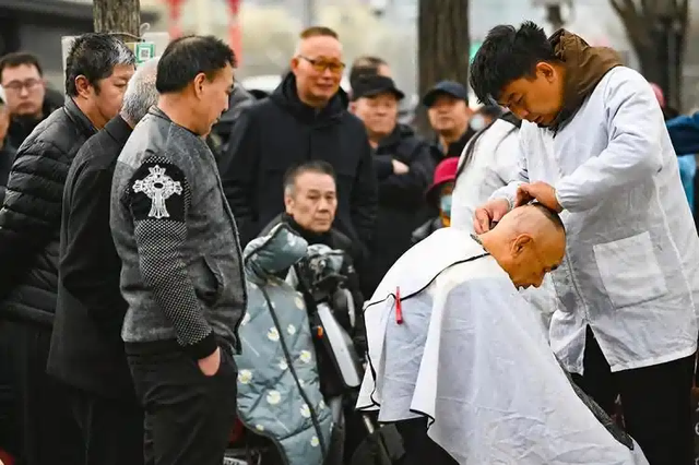 明明不受电商影响，为啥理发店还是大量倒闭？锅要掰成两瓣背