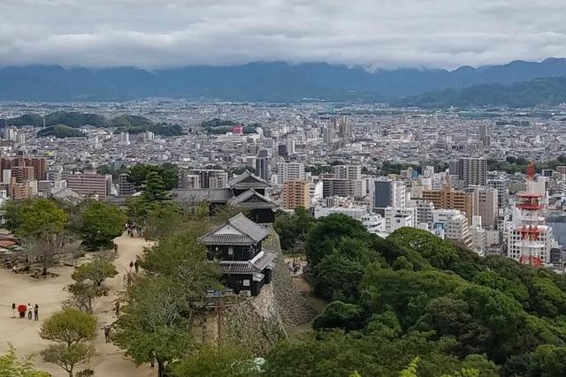 坂上之云，难攻不落：在爱媛松山城，走进日本最后的战国史诗