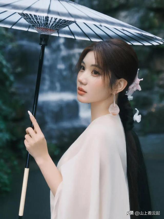 湖南长沙一佳人好漂亮， 身高167cm，体重45kg 美的让人移不开眼