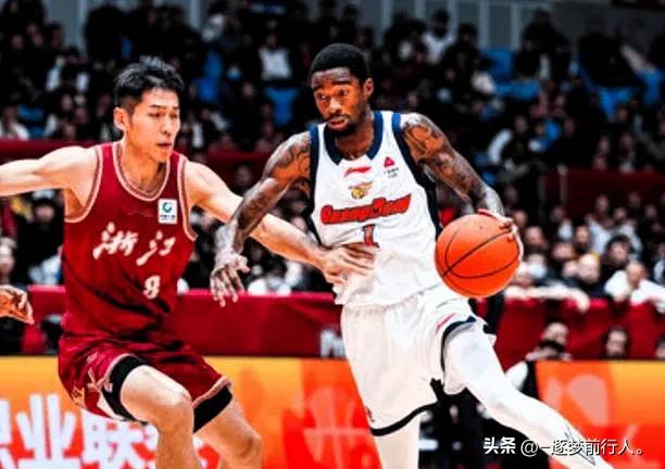 15分大逆转！广东3分险胜浙江，44犯55罚大战，杜锋藏2大惊喜