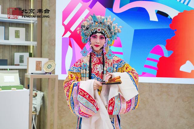 丰台秋日超全玩法指南！寻秋赏叶、文艺遛娃、夜游市集、采摘打卡统统有