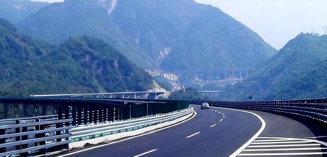 韩国与江苏对比：面积同为10多万，韩国高速4848公里，江苏多长？